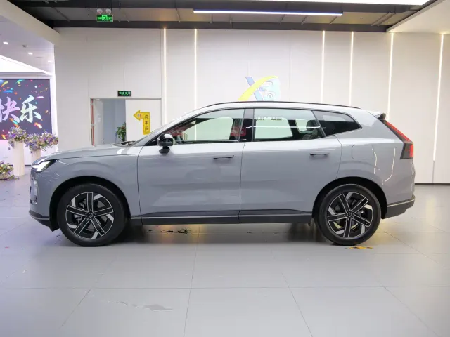Volvo XC70 Plug-in Hybrid — Фото автомобиля 3