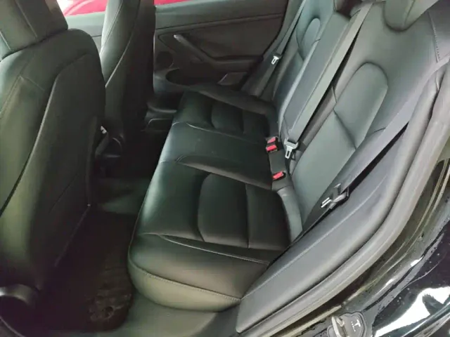 Tesla Model 3 — Фото автомобиля 16