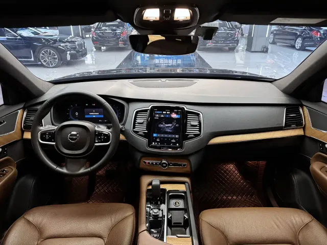 Volvo XC90 — Фото автомобиля 4