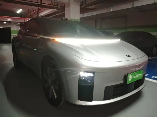 Li Auto Li Auto i6 2025 4WD Base Model — Фото автомобиля 3