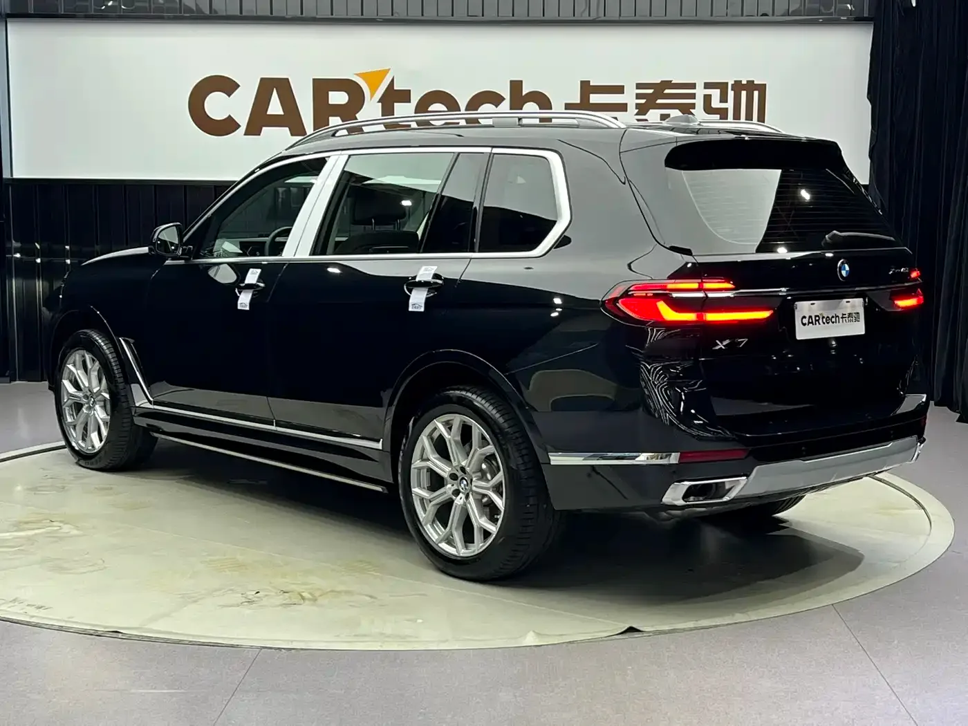BMW BMW X7 2024 xDrive40i Leading Luxury Package — Фото автомобиля 5