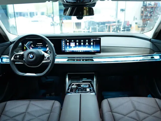 BMW 7 Series — Фото автомобиля 7
