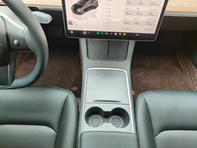 Tesla Model 3 — Фото автомобиля 11