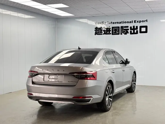 Skoda Superb — Фото автомобиля 11