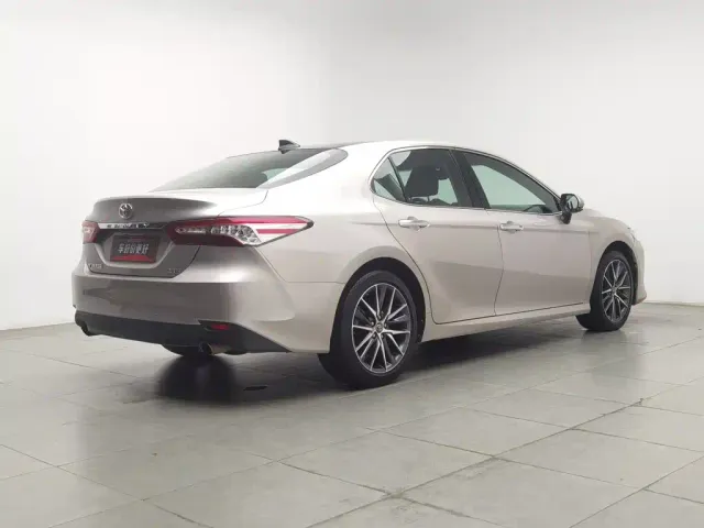 Toyota Camry — Фото автомобиля 2
