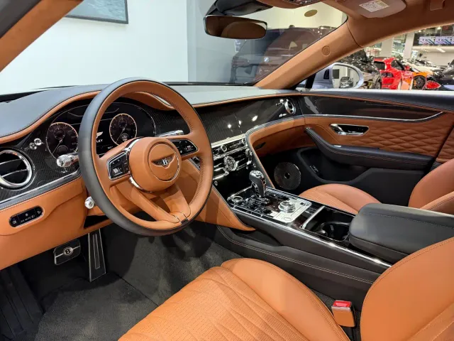 Bentley Flying Spur — Фото автомобиля 6