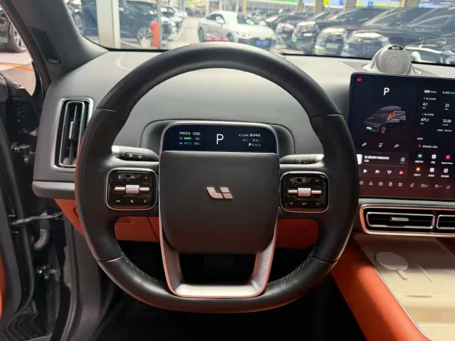 Li Auto L9 — Фото автомобиля 10