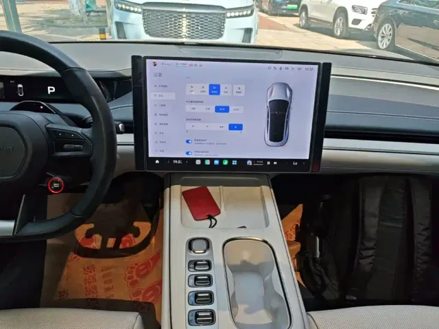 Xiaomi SU7 — Фото автомобиля 12