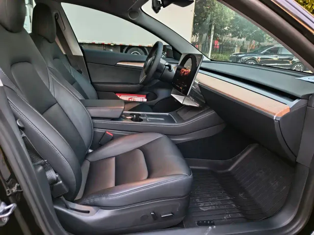 Tesla Model 3 — Фото автомобиля 7