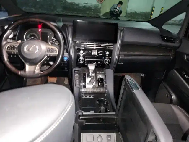Lexus LM — Фото автомобиля 12