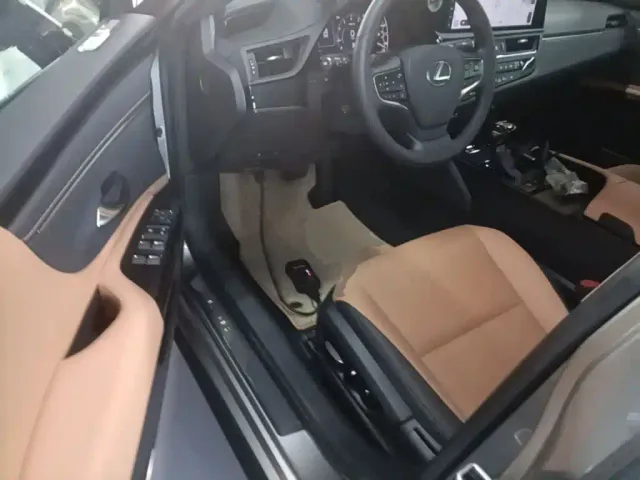 Lexus ES — Фото автомобиля 15