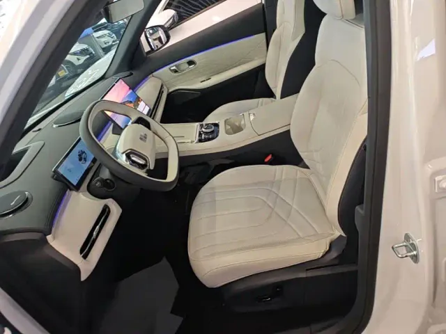 Geely Galaxy Starship 7 EM-i — Фото автомобиля 14