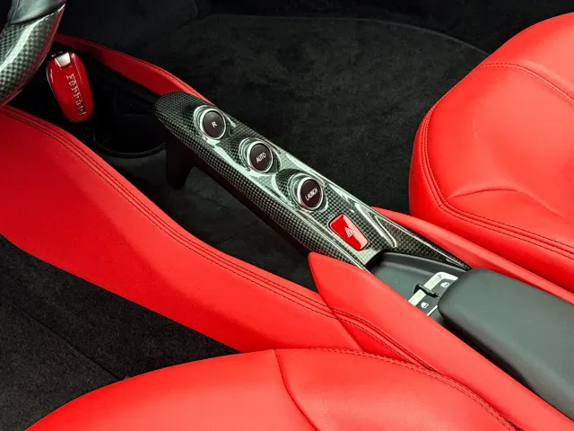 Ferrari F8 — Фото автомобиля 12