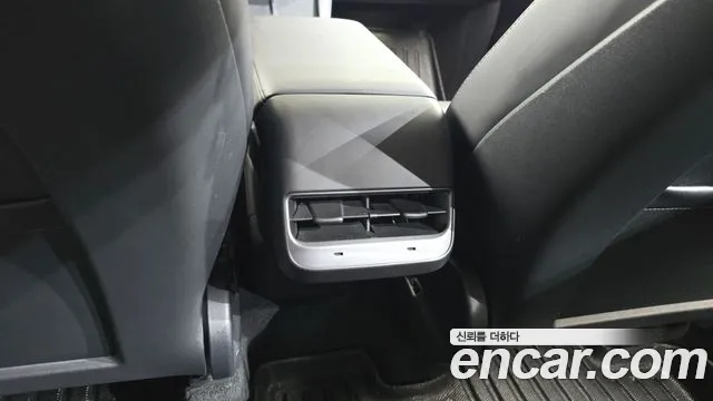 Tesla Model Y — Фото автомобиля 27
