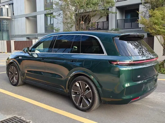 Li Auto L8 — Фото автомобиля 4