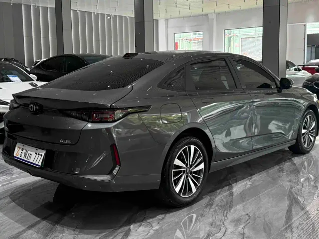 Changan Qiyuan A05 — Фото автомобиля 19