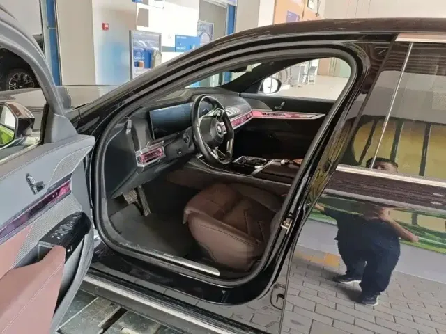 BMW 7 Series — Фото автомобиля 2