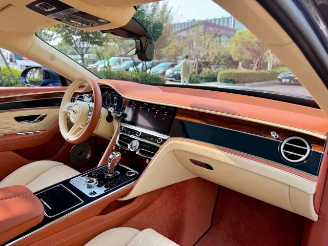 Bentley Flying Spur — Фото автомобиля 6
