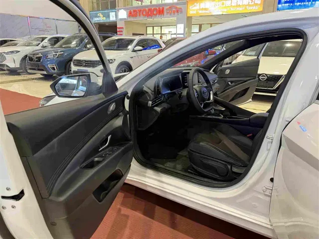 Hyundai Elantra — Фото автомобиля 4