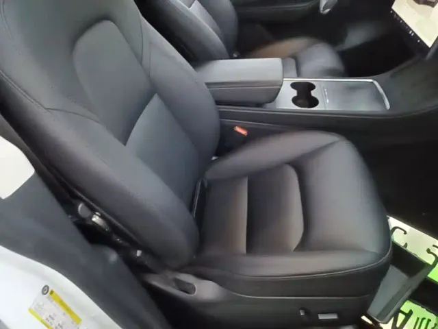 Tesla Model Y — Фото автомобиля 24