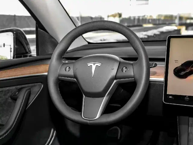 Tesla Model Y — Фото автомобиля 6
