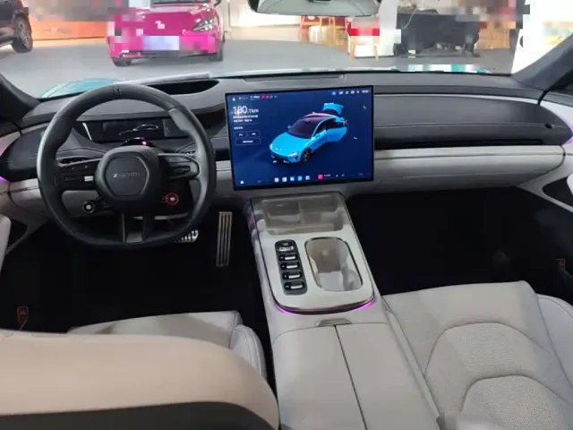 Xiaomi SU7 — Фото автомобиля 9