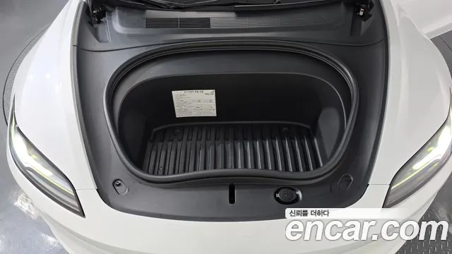 Tesla Model 3 — Фото автомобиля 8