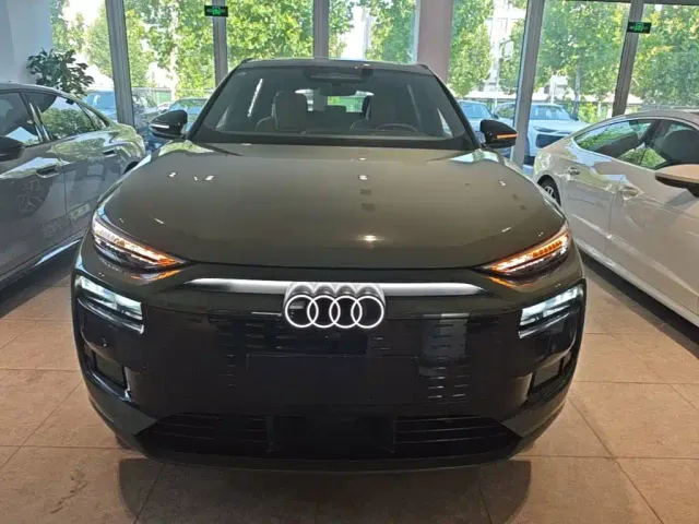 Audi Q6L e-tron — Фото автомобиля 2