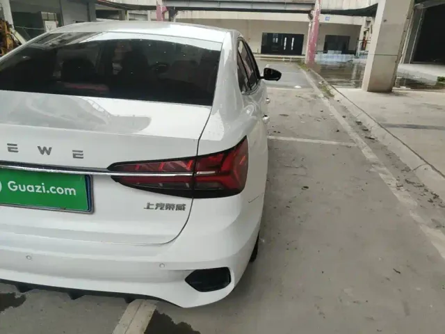 Roewe i5 — Фото автомобиля 7