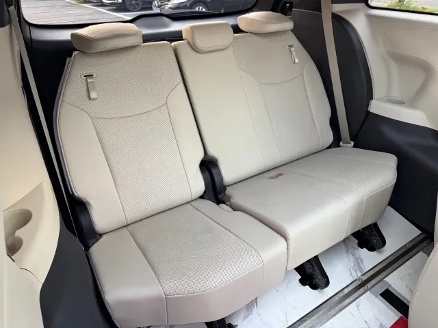 Toyota Granvia — Фото автомобиля 10