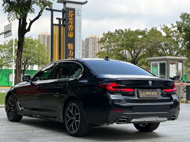 BMW 5 Series — Фото автомобиля 4