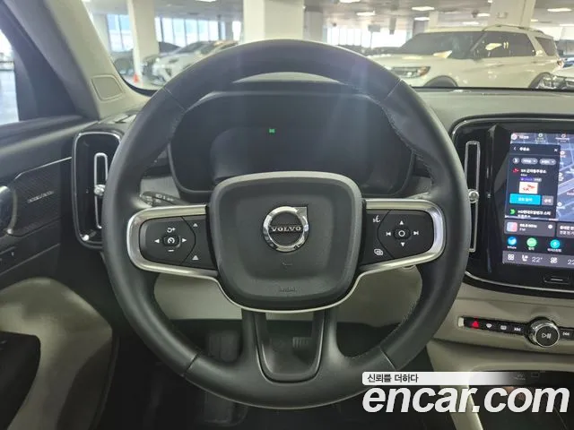 Volvo XC40 — Фото автомобиля 11