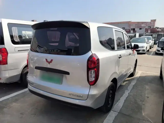 Wuling Hongguang — Фото автомобиля 6