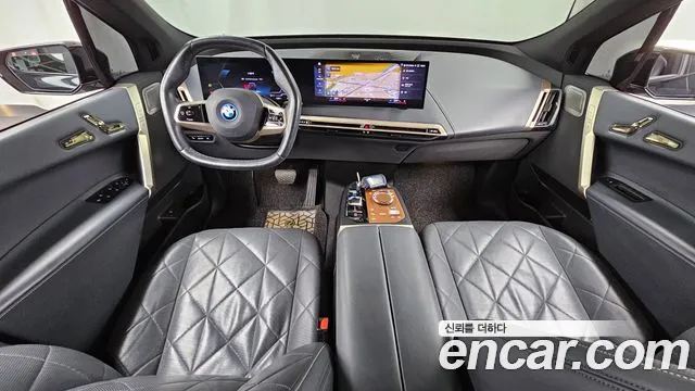 BMW iX — Фото автомобиля 10
