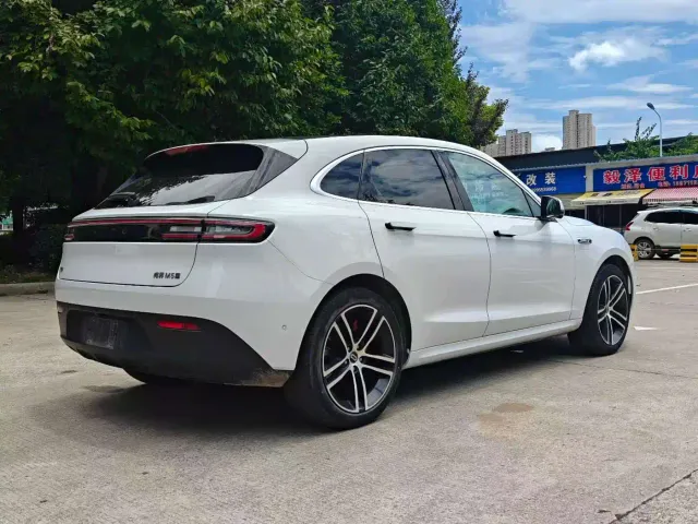 Aito M5 — Фото автомобиля 6