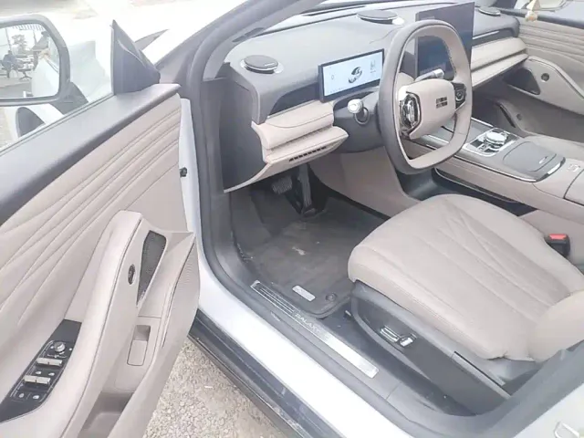 Geely Galaxy Xingyao 8 — Фото автомобиля 15
