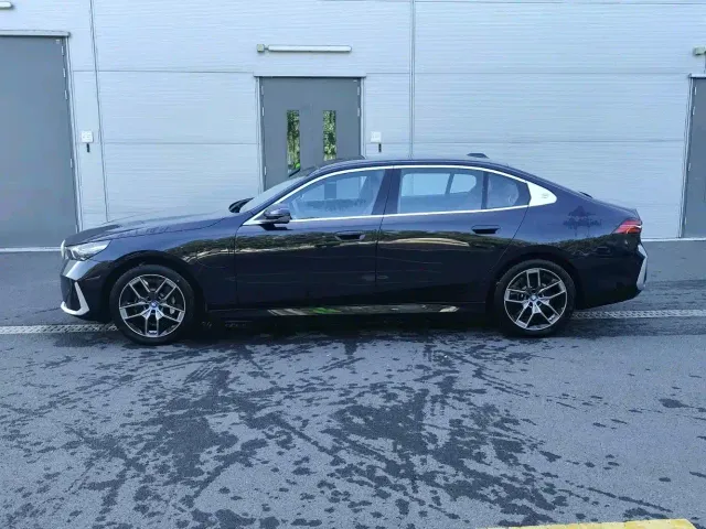 BMW i5 — Фото автомобиля 3