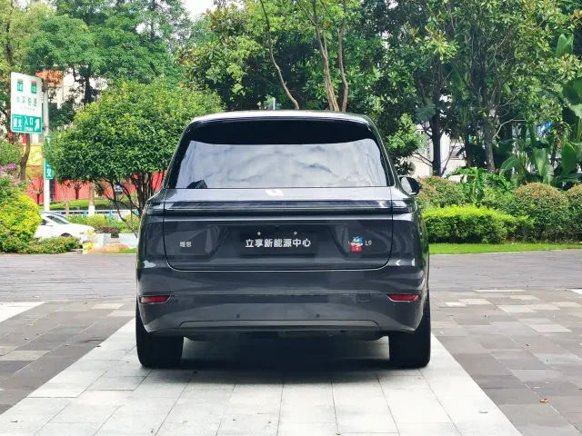 Li Auto L9 — Фото автомобиля 7