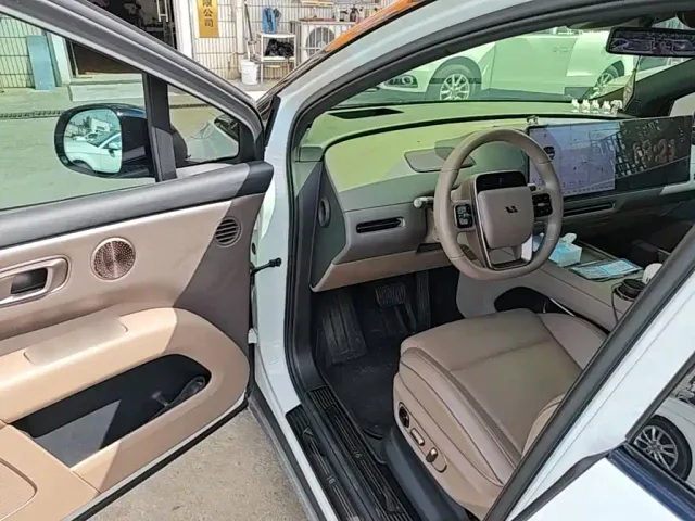 Li Auto i6 — Фото автомобиля 15