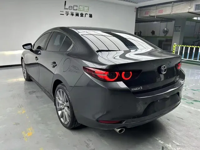 Mazda Axela — Фото автомобиля 5