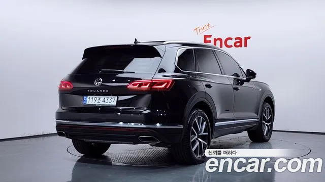 Volkswagen Touareg 3rd Gen — Фото автомобиля 2