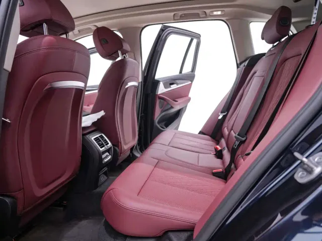 BMW iX3 — Фото автомобиля 23