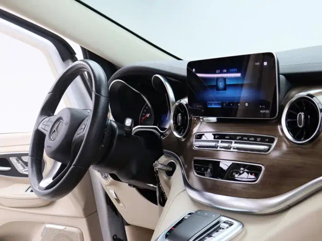Mercedes-Benz V-Class — Фото автомобиля 12
