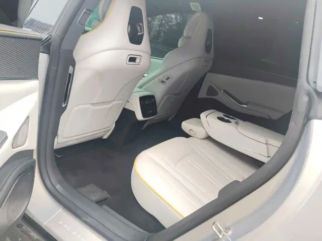 Denza Z9GT — Фото автомобиля 8