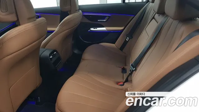 Mercedes-Benz E-Class — Фото автомобиля 20
