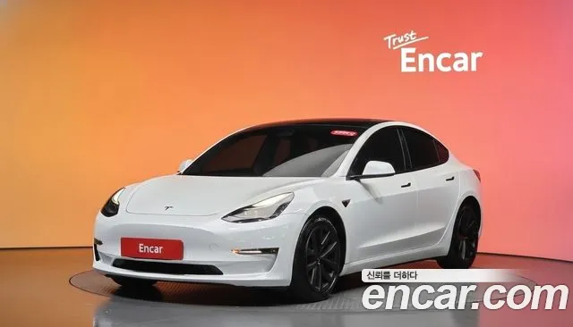 Фотография автомобиля — Tesla Model 3