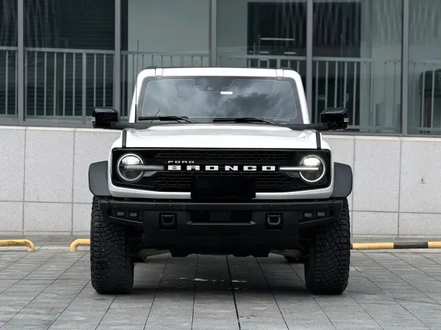 Ford Bronco — Фото автомобиля 2
