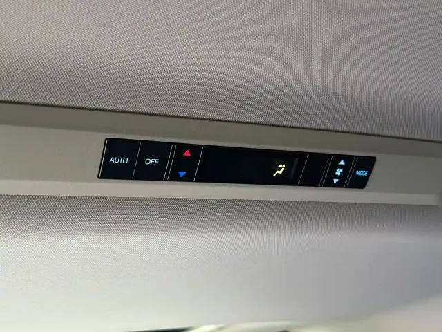 Toyota Sienna — Фото автомобиля 16