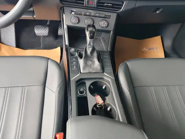 Volkswagen Passat — Фото автомобиля 16