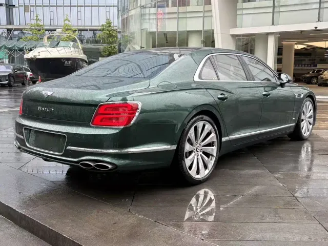 Bentley Flying Spur — Фото автомобиля 2